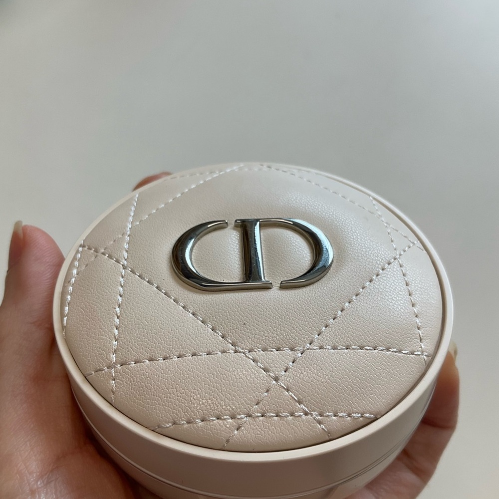 Dior cushion powder light shade - Picture 9 of 9